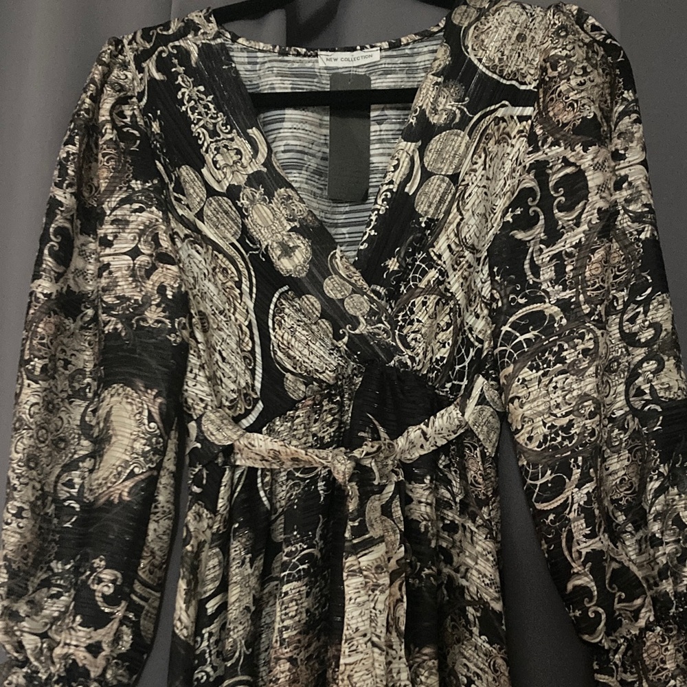 MAKE AN OFFER!
Black and Cream Long Sleeve Dress from Italy
Classy look. Glamour